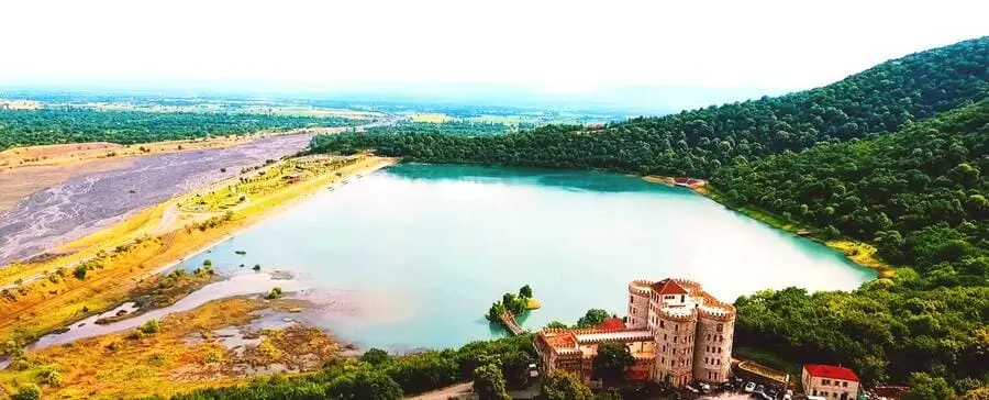 ილიას ტბა ყრაველში